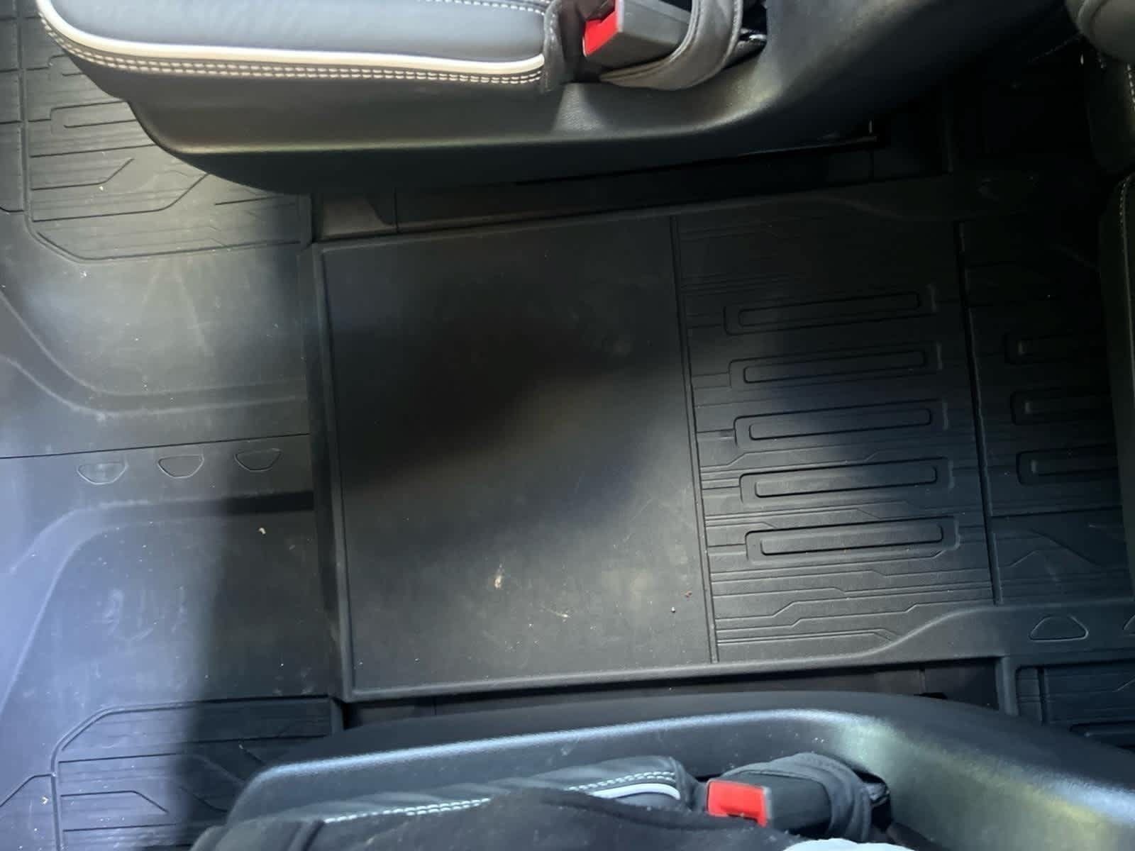 Certified 2025 GMC Yukon AT4 Ultimate w/ LPO, Floor Liner Package AWD/4WD image 34