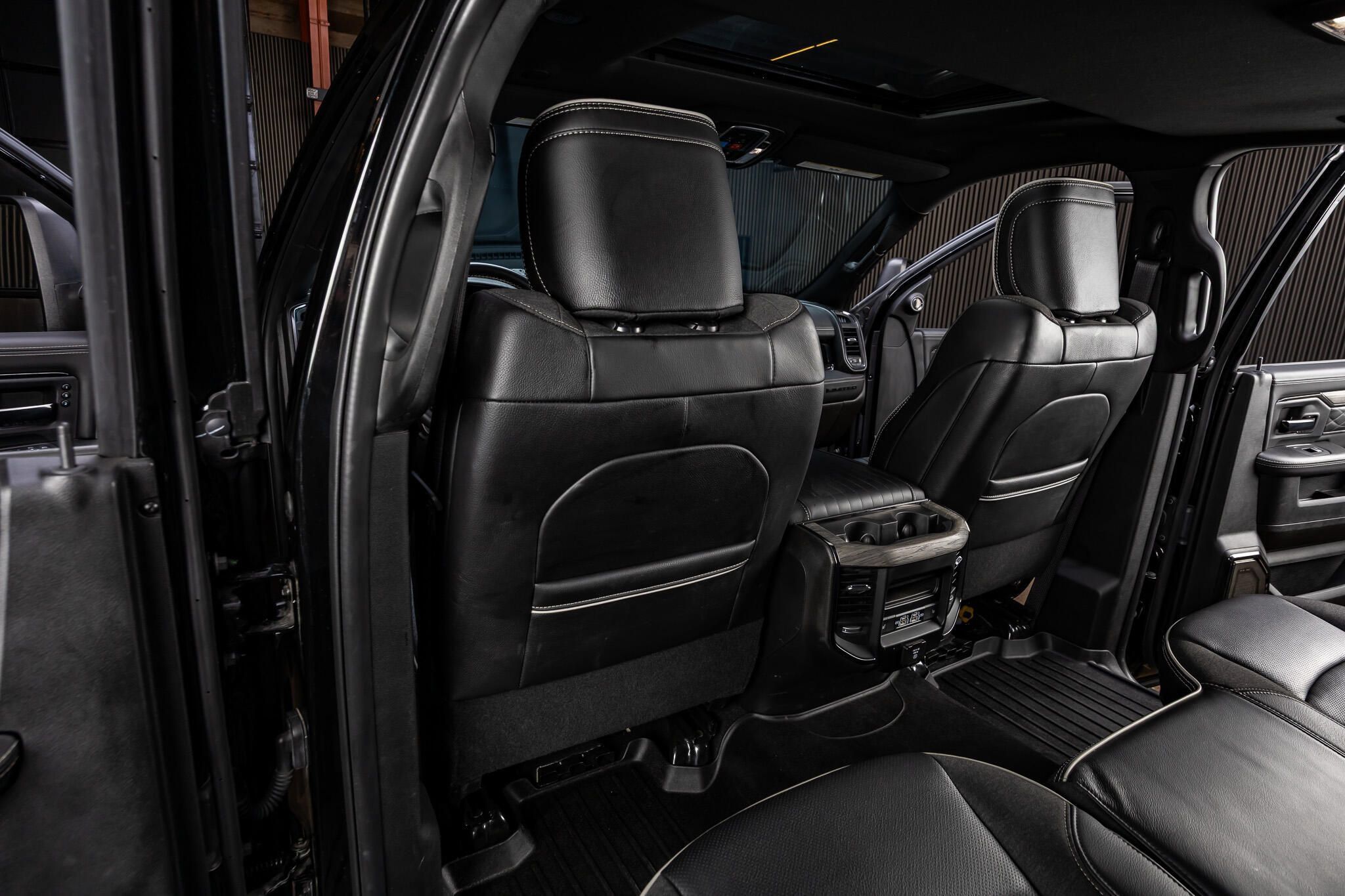 Used 2025 RAM 3500 Limited AWD/4WD image 36