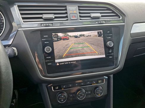 Used 2019 Volkswagen Tiguan SE w/ Panoramic Sunroof Package AWD/4WD image 15