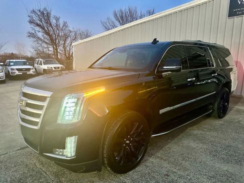 Used 2016 Cadillac Escalade ESV Luxury image 4