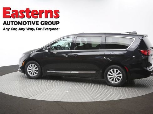 Used 2019 Chrysler Pacifica Touring-L FWD image 60