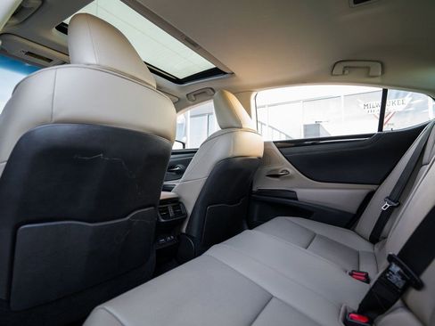 Used 2020 Lexus ES 300h w/ Premium Package image 32