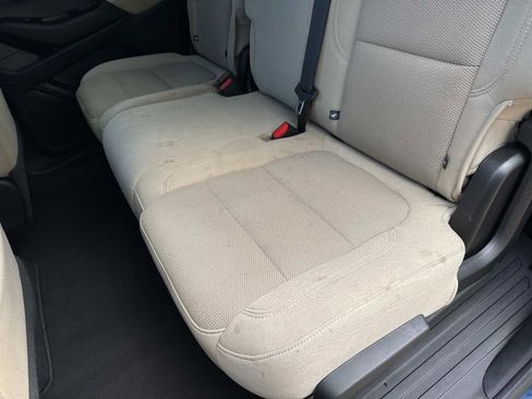 Used 2023 Chevrolet Traverse LS FWD image 12