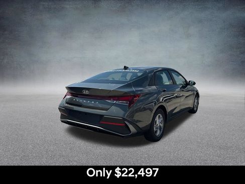 Used 2026 Hyundai Elantra SE FWD image 4