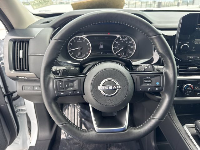 Used 2025 Nissan Pathfinder SL FWD image 14