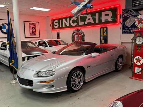 Used 2002 Chevrolet Camaro Z28 w/ Sport Appearance Pkg RWD image 3
