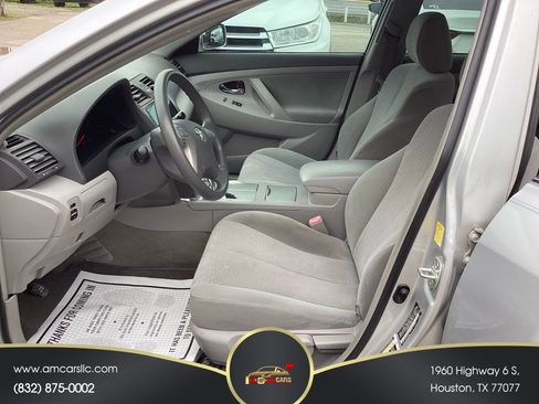 Used 2011 Toyota Camry LE image 25