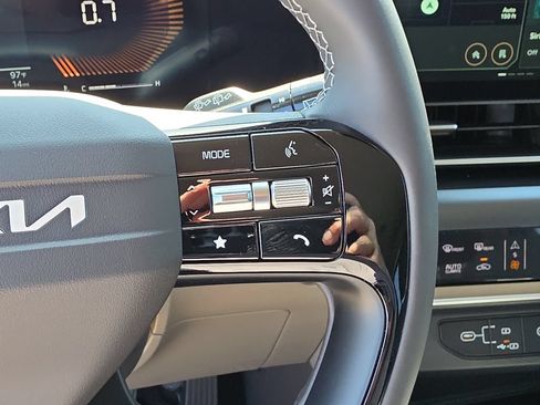 New 2027 Kia Carnival LX FWD image 30