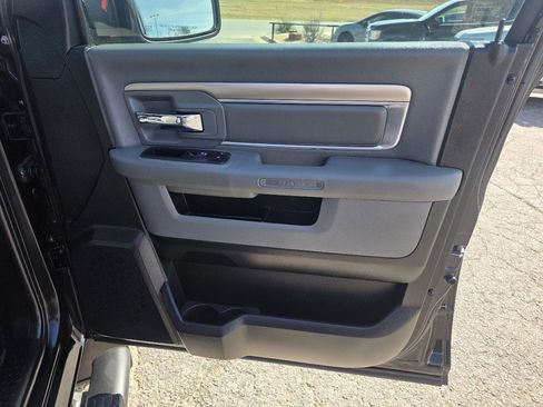 Used 2018 RAM 1500 SLT image 16