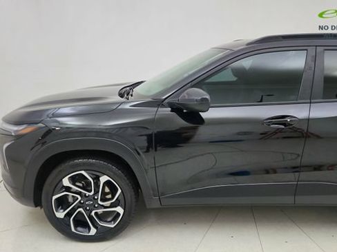 Used 2025 Chevrolet Trax RS w/ Driver Confidence Package FWD image 4