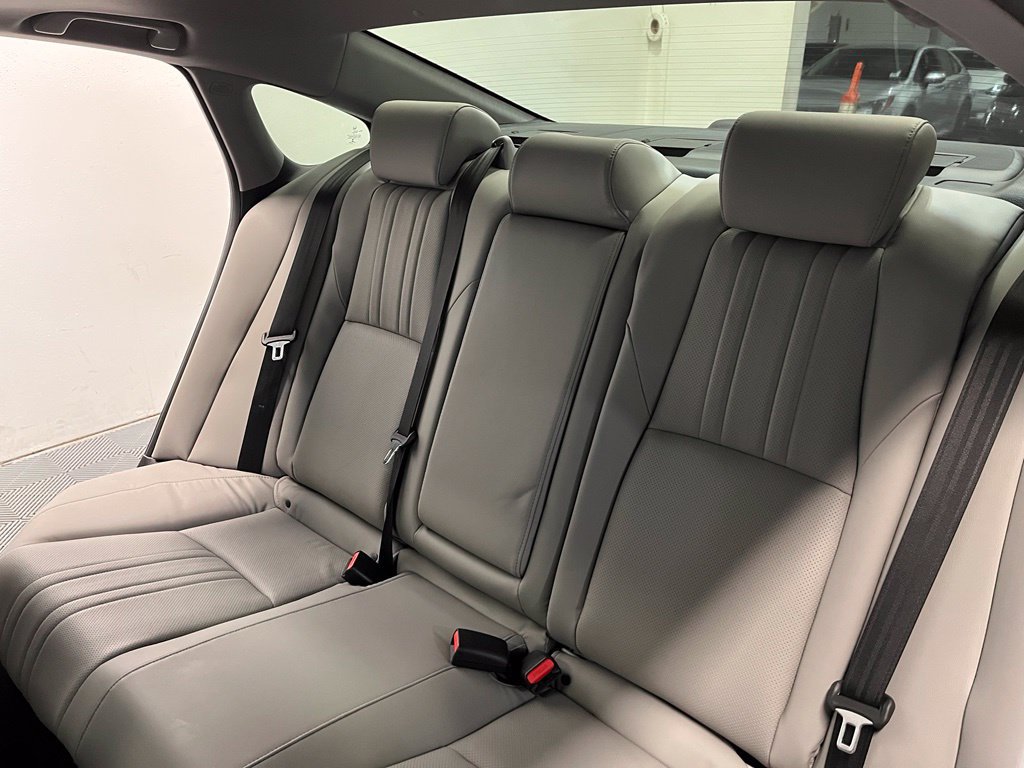 Used 2018 Honda Accord Touring image 16
