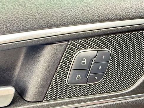 Used 2016 Ford Edge Titanium w/ Technology Package image 16