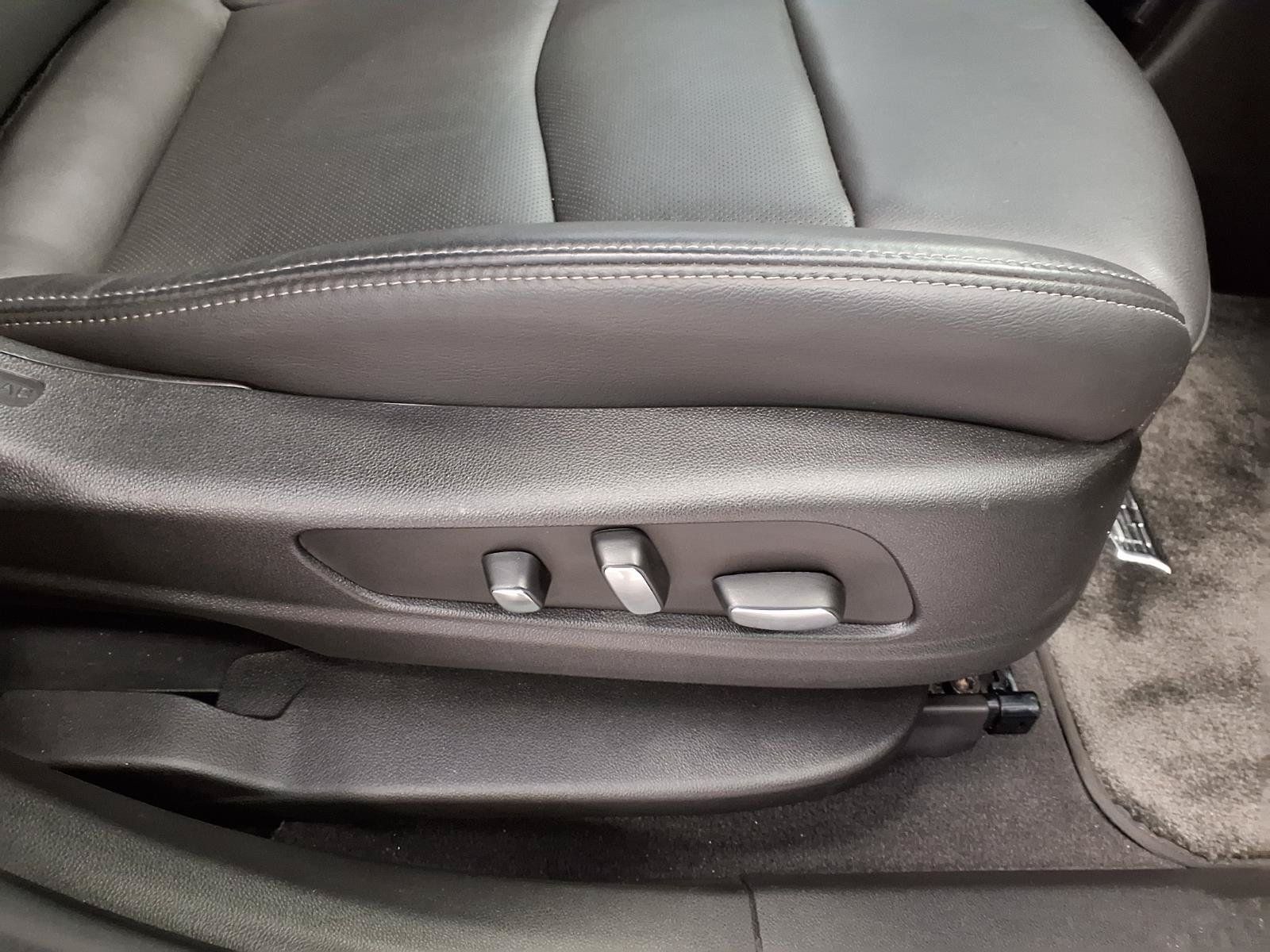 Certified 2025 Cadillac XT6 Premium Luxury FWD image 11
