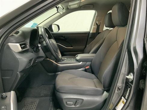 Used 2023 Toyota Highlander LE AWD/4WD image 18