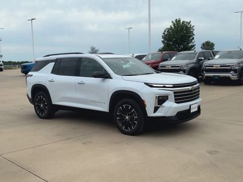 New 2026 Chevrolet Traverse LT w/ Sun and Wheel Package FWD image 2