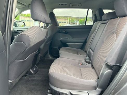 Used 2023 Toyota Highlander LE AWD/4WD image 26