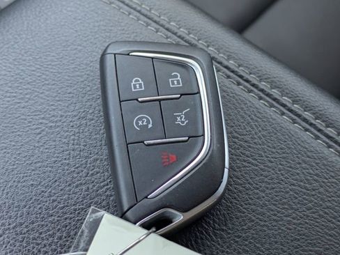 Used 2025 Cadillac XT4 Premium Luxury image 30