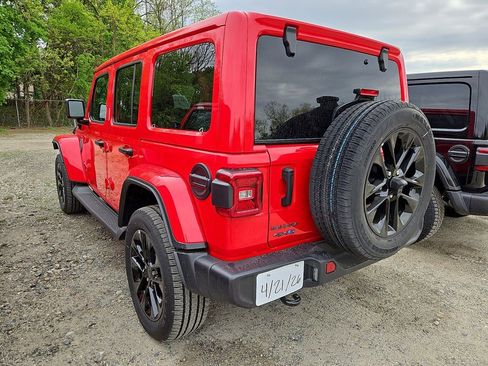Used 2025 Jeep Wrangler Unlimited Sahara AWD/4WD image 6