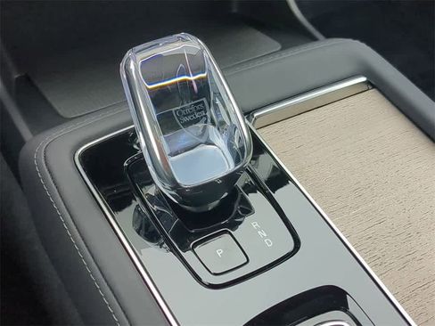 Used 2026 Volvo XC90 B6 Plus w/ Protection Package Premier image 28