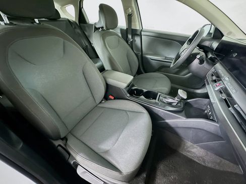 Used 2025 Kia K4 LXS image 31