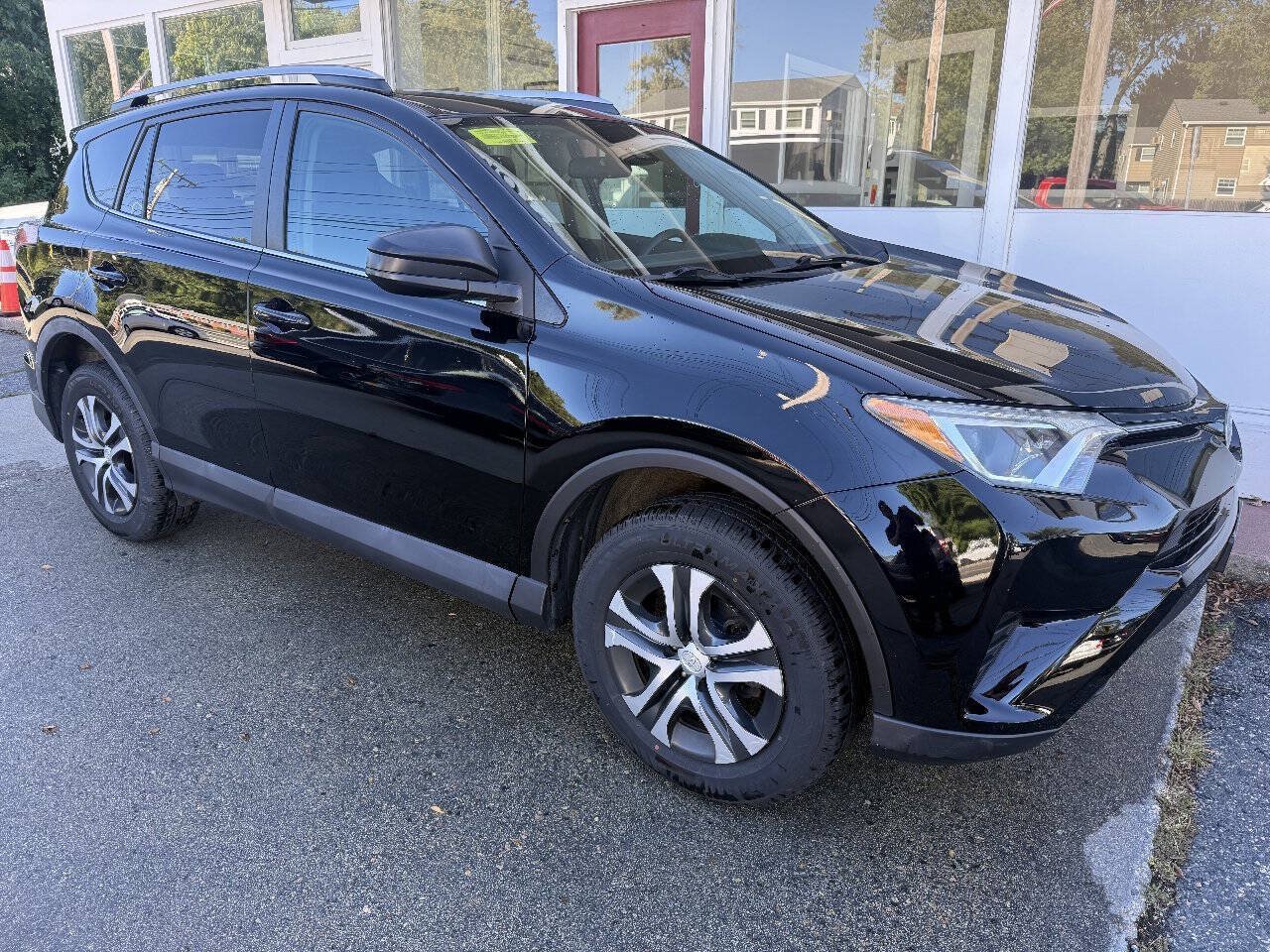 Used 2017 Toyota RAV4 LE w/ Carpet Mat Package AWD/4WD image 36