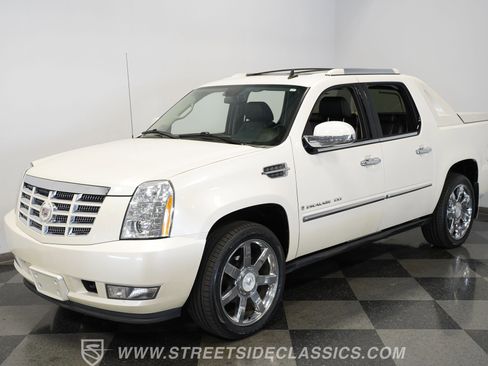 Used 2009 Cadillac Escalade EXT image 6
