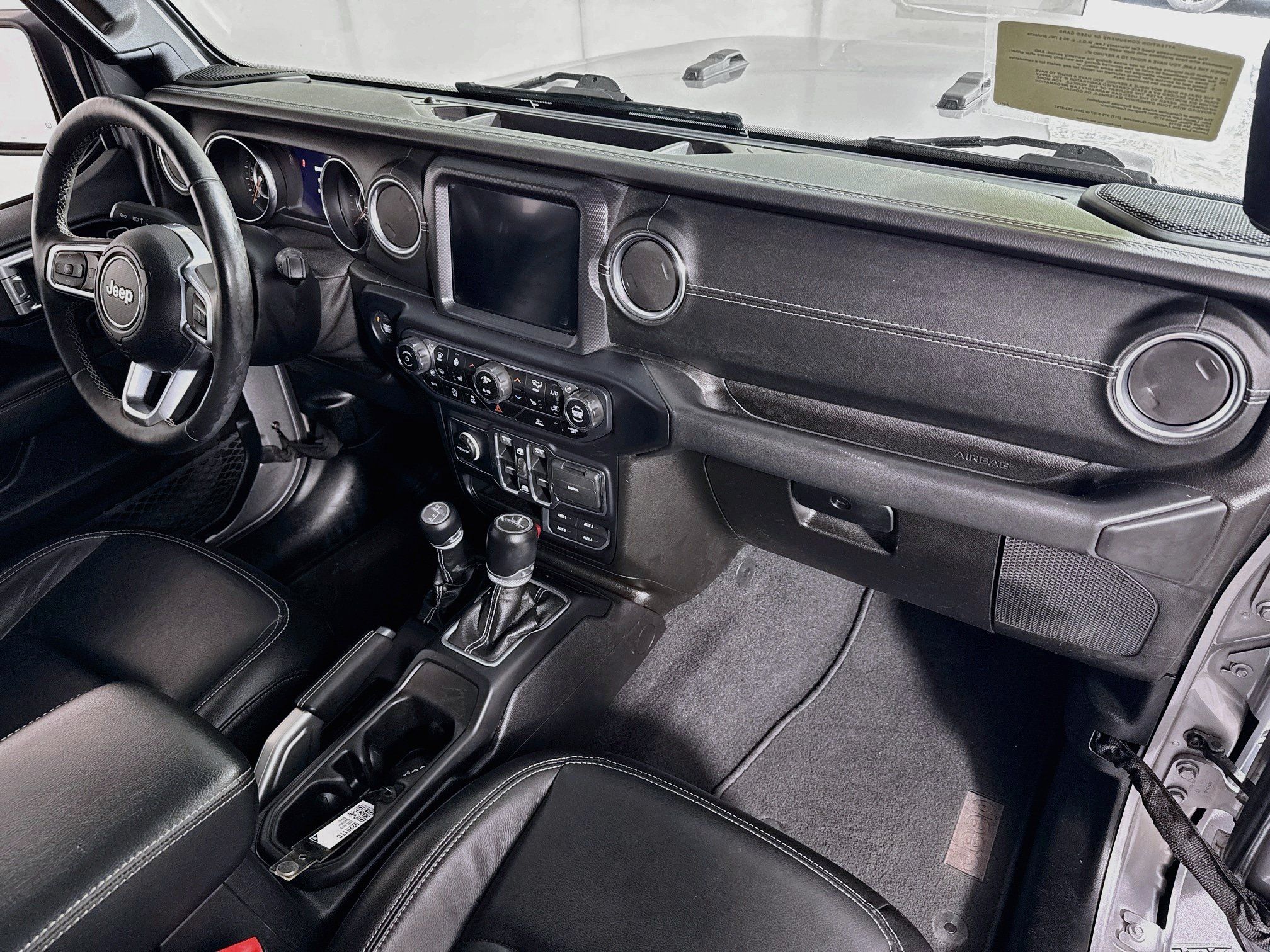 Used 2020 Jeep Gladiator Overland AWD/4WD image 28