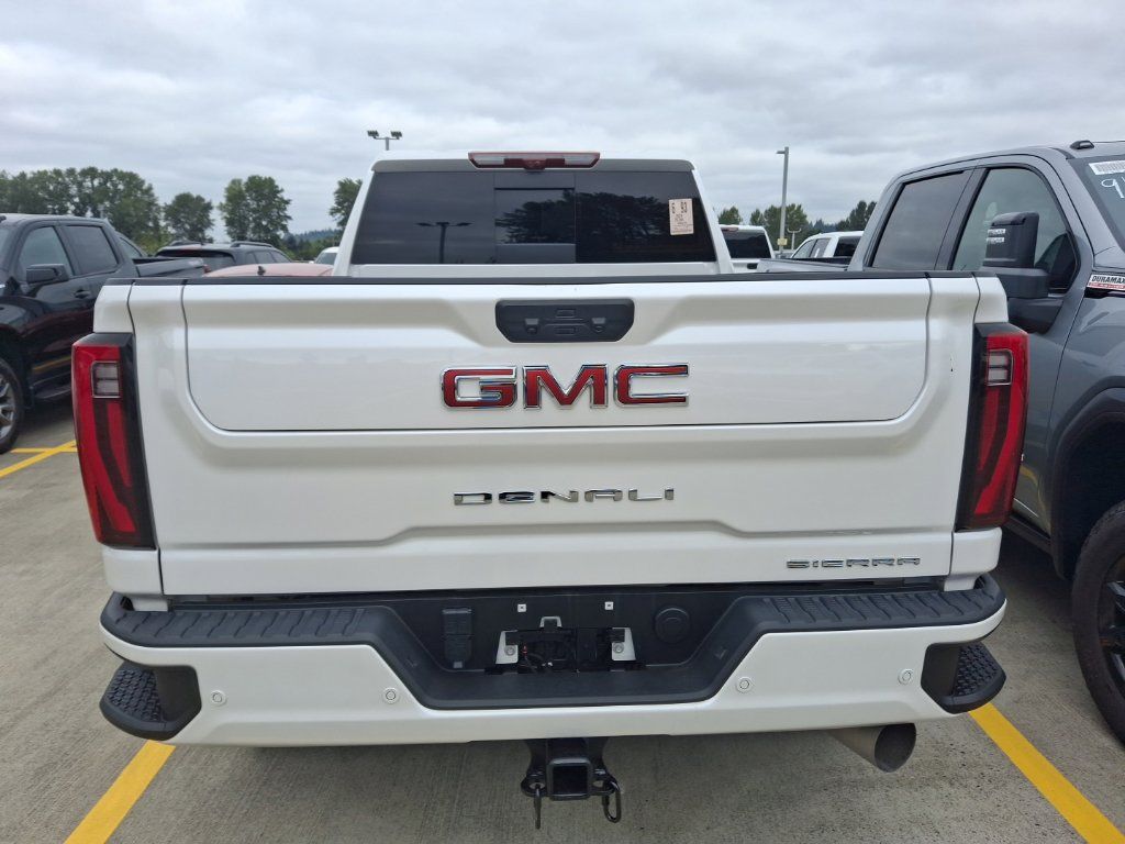 Used 2024 GMC Sierra 3500 Denali w/ Technology Package AWD/4WD image 8
