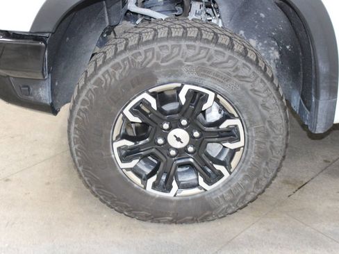 Used 2024 Chevrolet Silverado 1500 ZR2 w/ Technology Package image 39