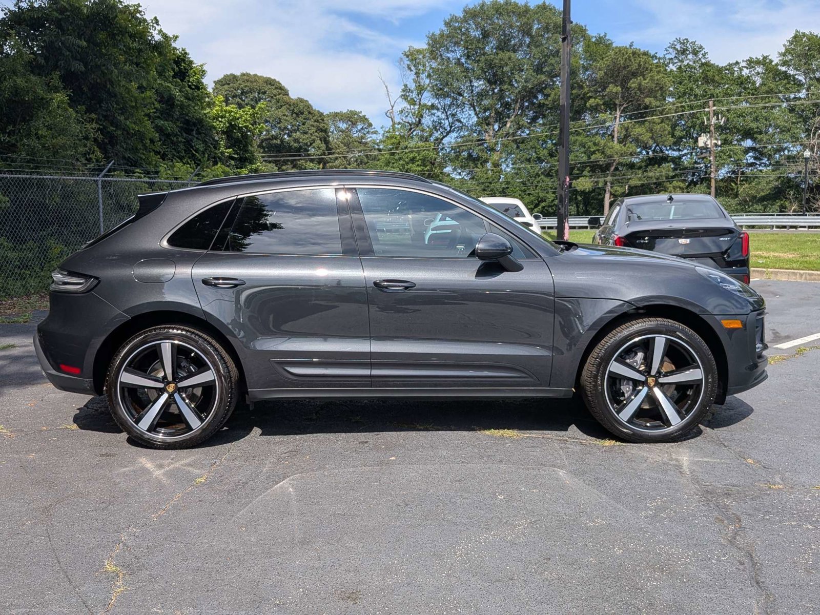 Used 2023 Porsche Macan AWD/4WD image 3
