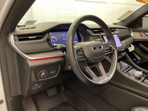 Used 2021 Jeep Grand Cherokee L Overland w/ Luxury Tech Group IV AWD/4WD image 21