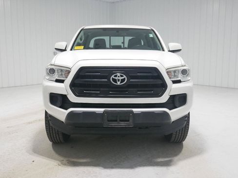 Used 2017 Toyota Tacoma SR image 2