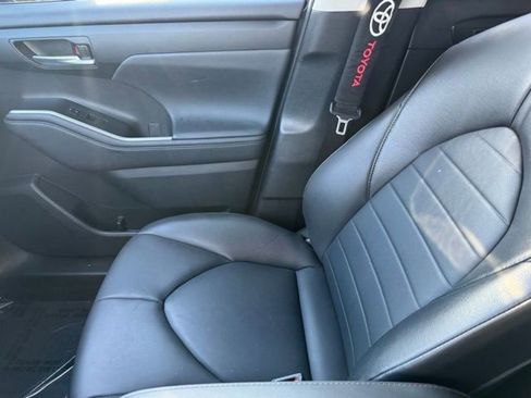 Used 2023 Toyota Highlander XLE AWD/4WD image 26