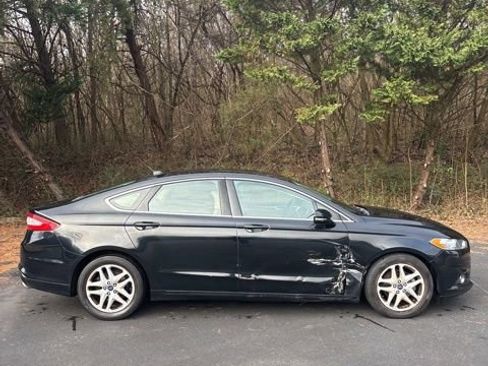 Used 2016 Ford Fusion SE w/ Equipment Group 202A image 5