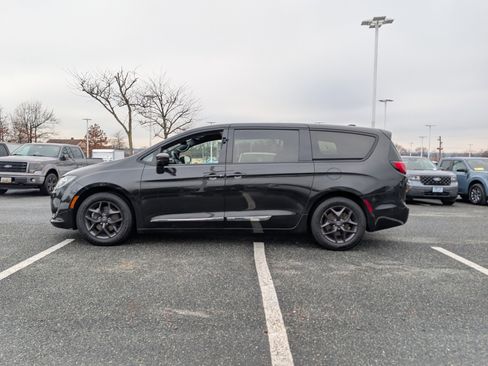 Used 2019 Chrysler Pacifica Touring Plus w/ Advanced Safetytec Group image 6