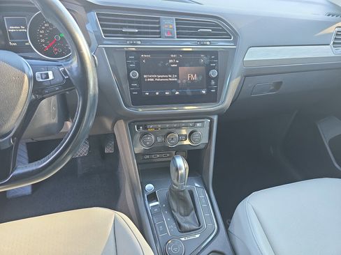 Used 2018 Volkswagen Tiguan SE image 20