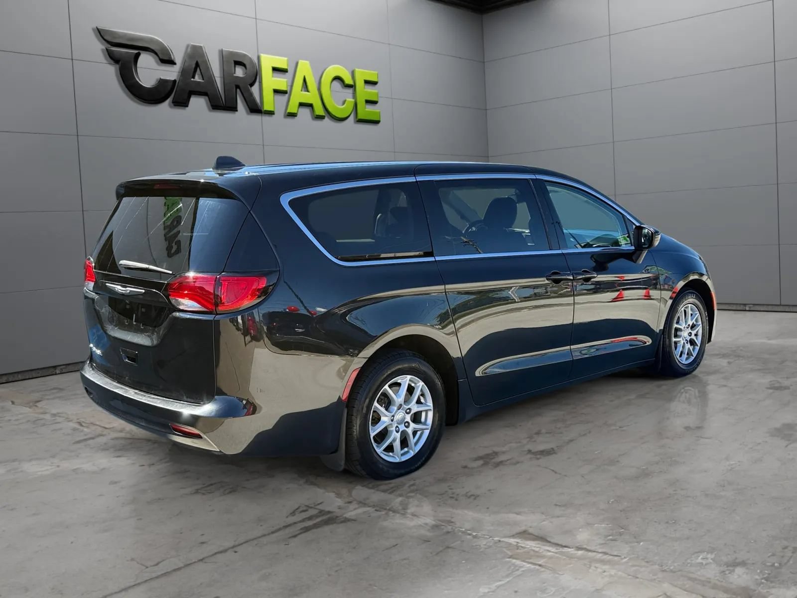 Used 2017 Chrysler Pacifica Touring FWD image 13