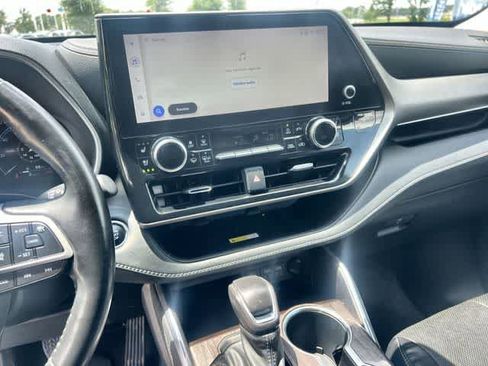 Used 2023 Toyota Highlander Limited FWD image 18