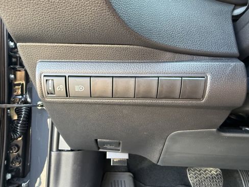 Used 2025 Toyota Corolla SE image 23