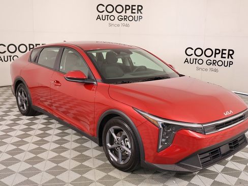 Used 2025 Kia K4 LXS image 1