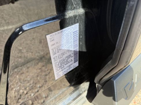 Used 2025 Nissan Pathfinder SV image 30