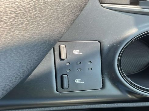 Used 2018 Toyota Camry SE w/ Audio Package FWD image 33