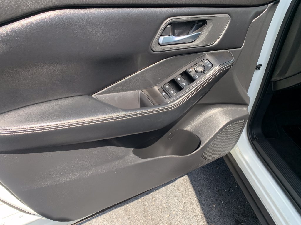 Certified 2025 Nissan Rogue SV FWD image 19