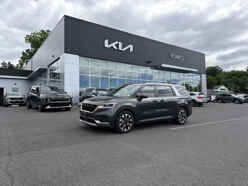 Certified 2024 Kia Carnival EX FWD image 1