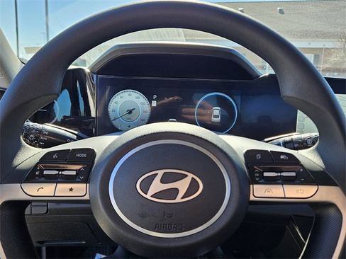 Used 2024 Hyundai Elantra SEL image 23