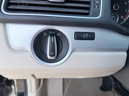 Used 2013 Volkswagen Passat 2.5 SE image 11