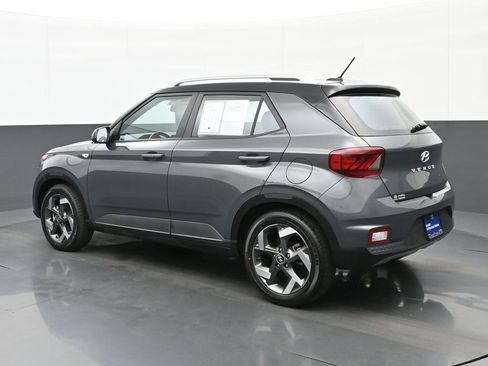 Certified 2023 Hyundai Venue Limited w/ Cargo Package image 5