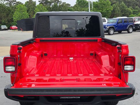 Used 2021 Jeep Gladiator Sport AWD/4WD image 18