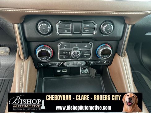 Used 2021 Chevrolet Suburban High Country w/ Premium Package image 34