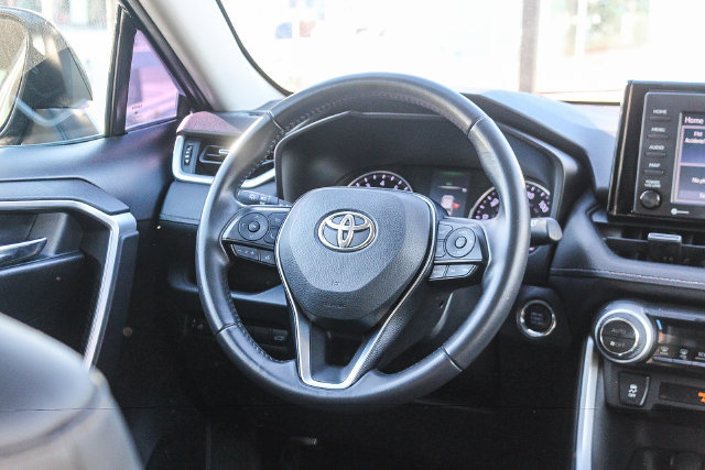 Used 2020 Toyota RAV4 XLE Premium w/ Carpet Mat Package FWD image 19